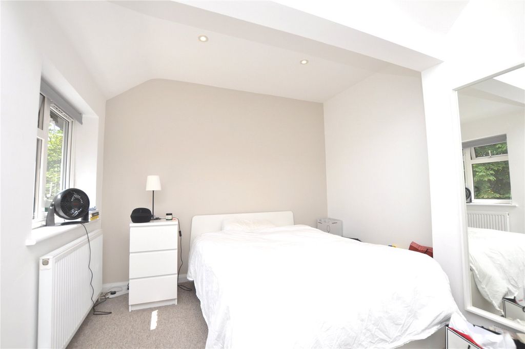 Property photo 2 of 12 Photo 01