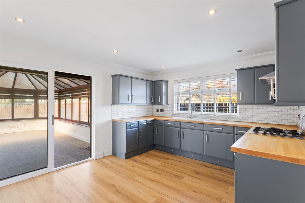Property photo 3 of 37 6.Jpg