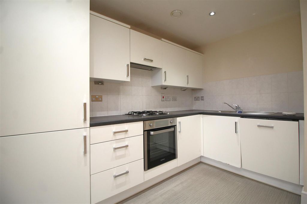 Property photo 3 of 8 Kitchen1.Jpg