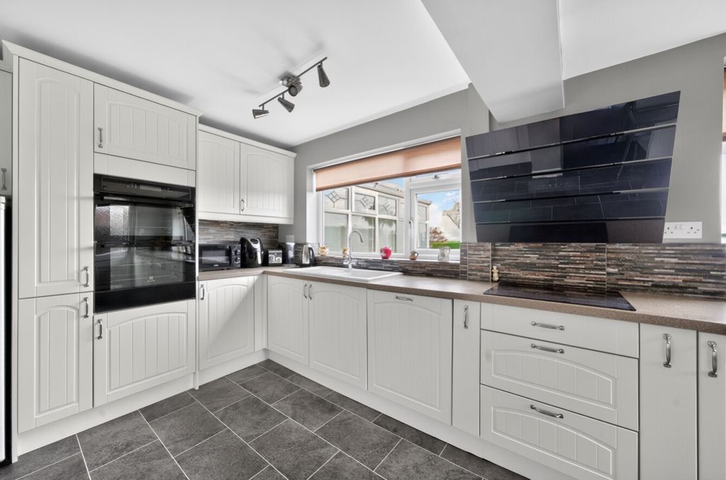 Property photo 2 of 28 1437064-16-69c6A1724E35E