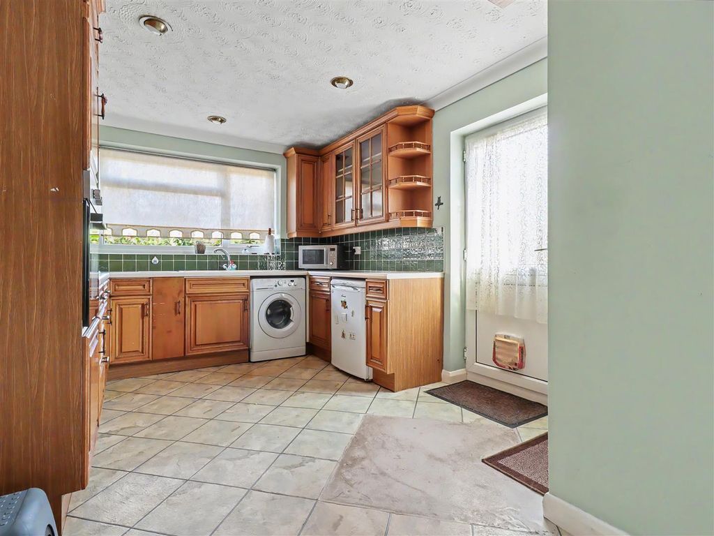 Property photo 3 of 20 Kitchen