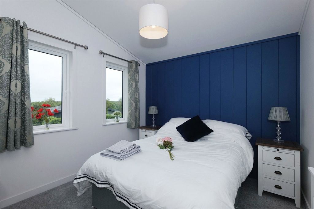 Property photo 3 of 15 Picture No. 01