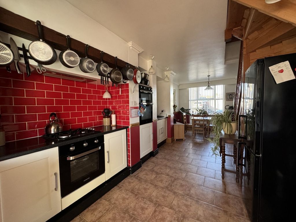 Property photo 3 of 22 Kitchen