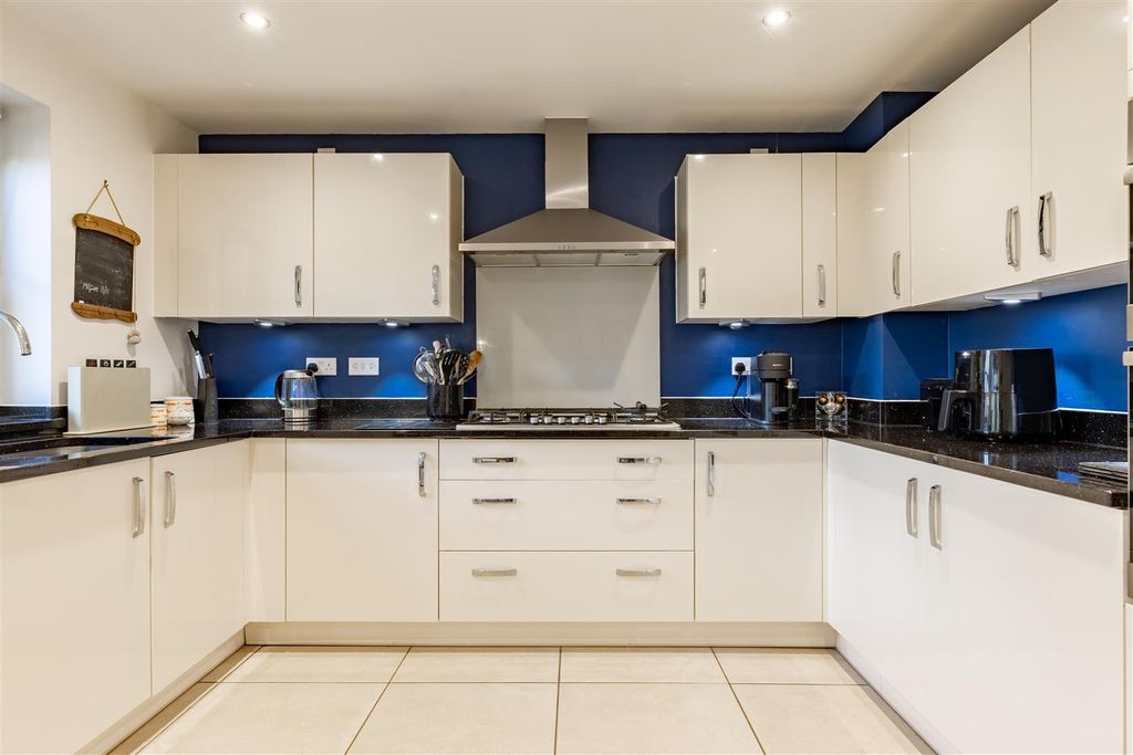 Property photo 2 of 30 17 Clappen Close Photos (26).Jpg