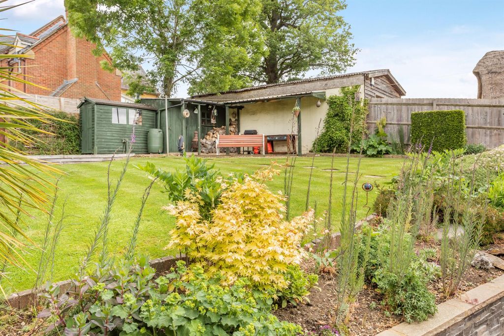 Property photo 3 of 42 0245Garden.Jpg