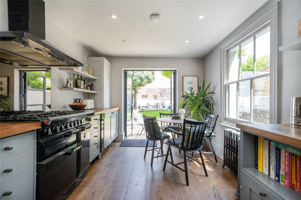 Property photo 3 of 17 Kitchen/Diner