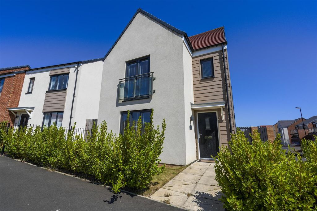 Property photo 1 of 8 External