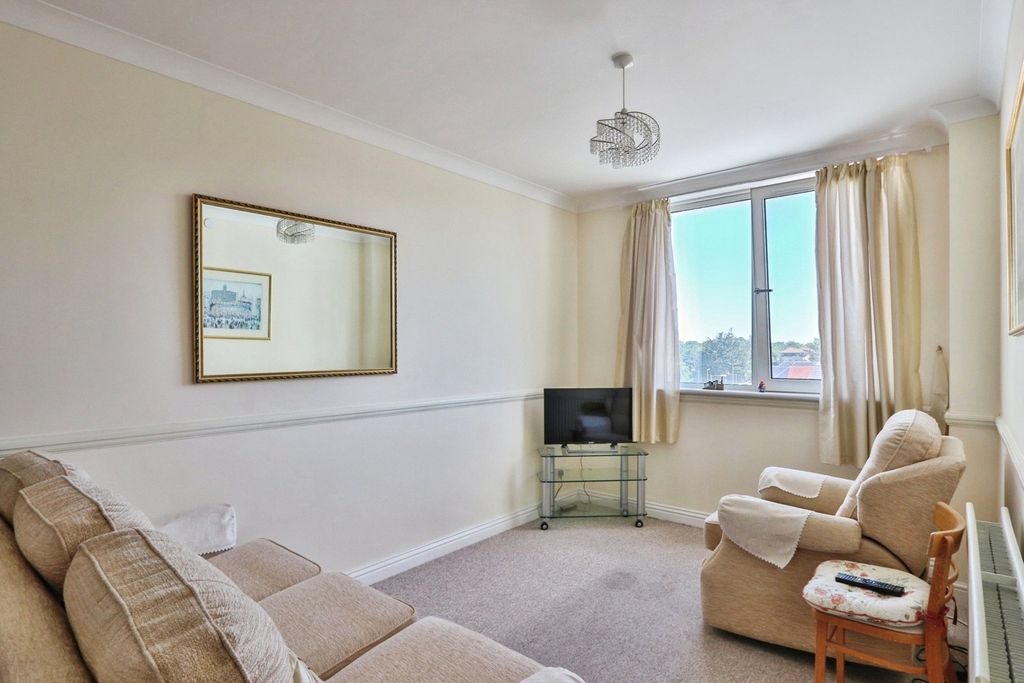 Property photo 2 of 17 Photo