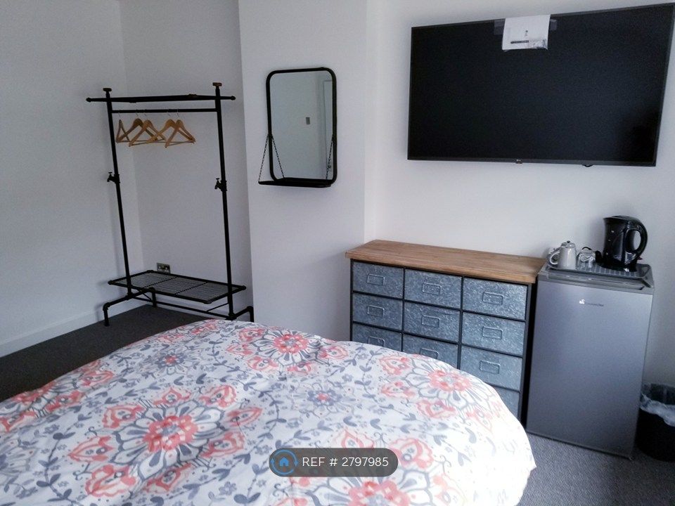 Property photo 2 of 8 Upstairs Back Double Bedroom