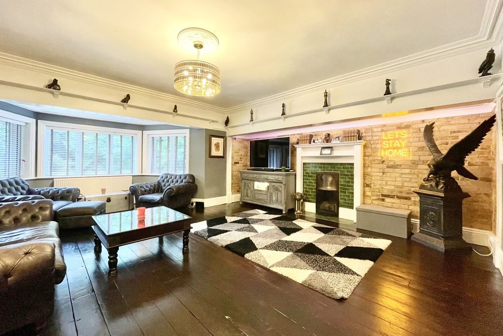Property photo 2 of 19