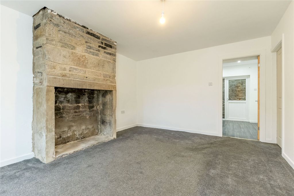 Property photo 2 of 17 Lounge