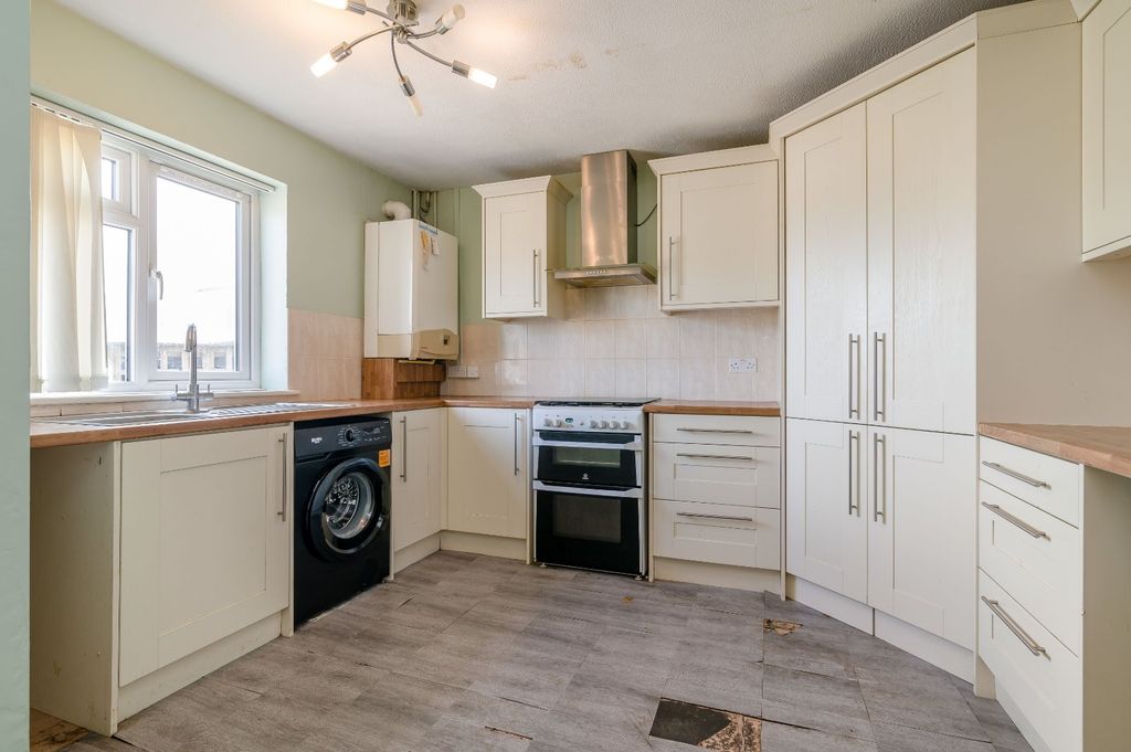 Property photo 2 of 11 Picture No. 12