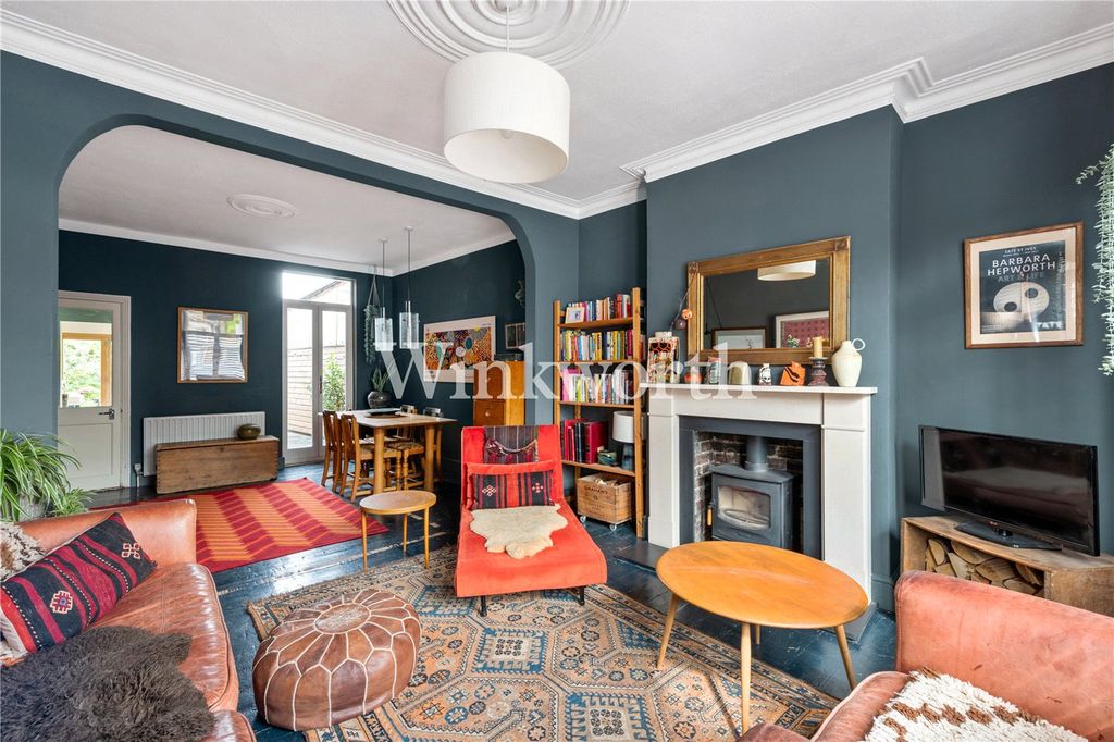 Property photo 2 of 32 Picture No. 10