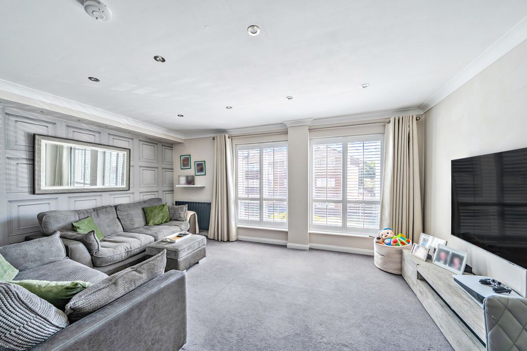 Property photo 3 of 17 1450152-15-69F1d4...