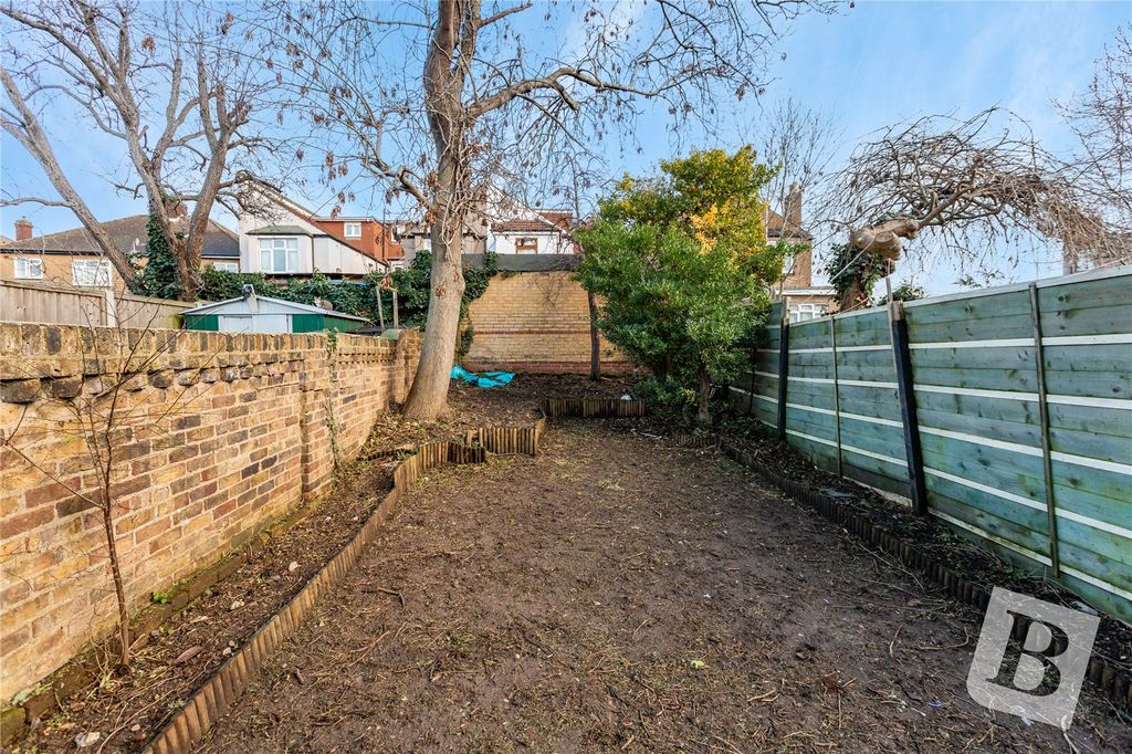 Property photo 3 of 19 Garden