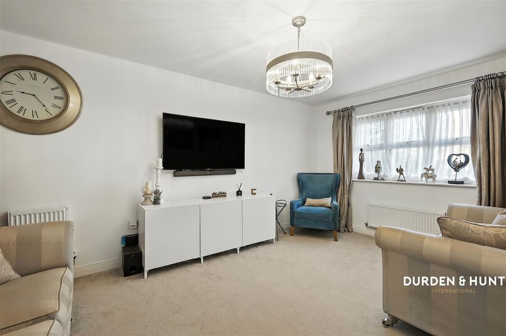 Property photo 3 of 23 Dove Court