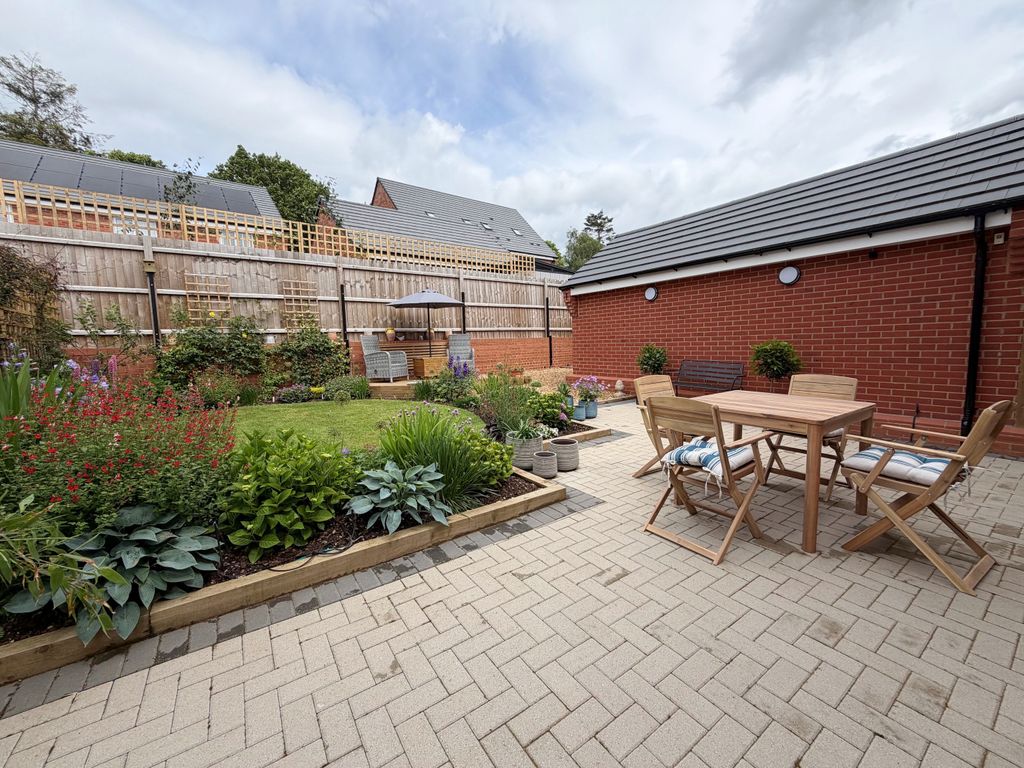 Property photo 3 of 19 Garden