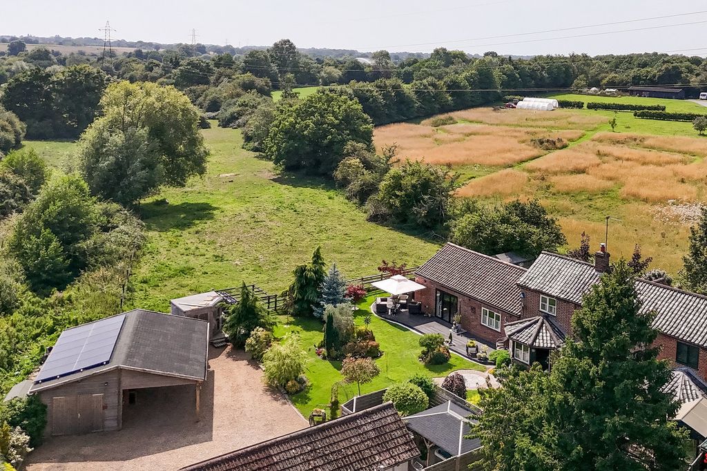 Property photo 2 of 41 3 Red Brick Cottages-54