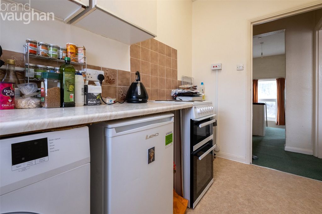 Property photo 3 of 6 Kitchen