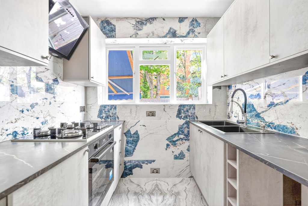 Property photo 2 of 17 Photo 8