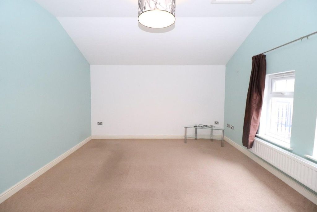 Property photo 3 of 6
