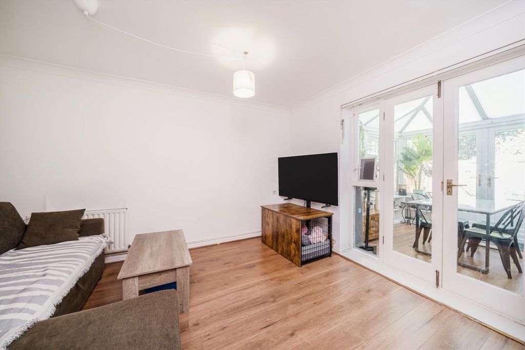 Property photo 2 of 8