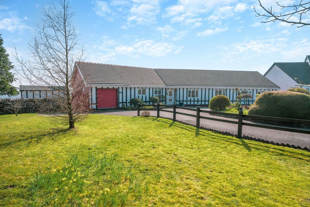 Property photo 1 of 32