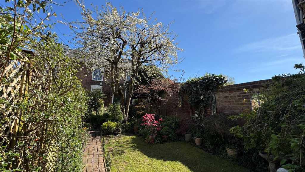 Property photo 3 of 31 Garden 2.Jpg