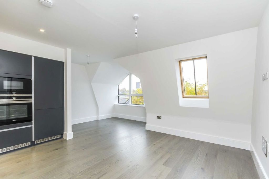 Property photo 2 of 5