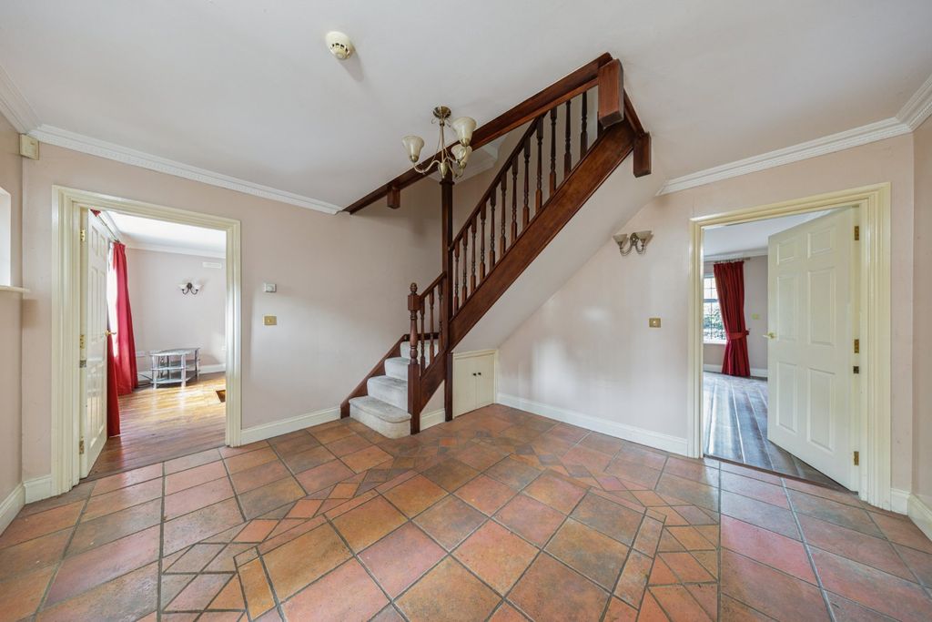 Property photo 2 of 12 Entrance Hall