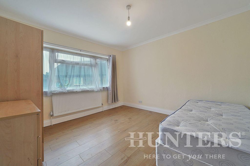 Property photo 3 of 14 27 Chalfont Road - 8Trsnn8Wvq4Brcar5Rd6.Jpg