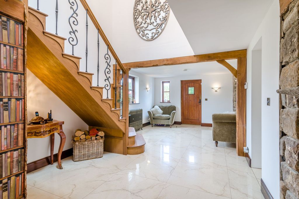 Property photo 2 of 37