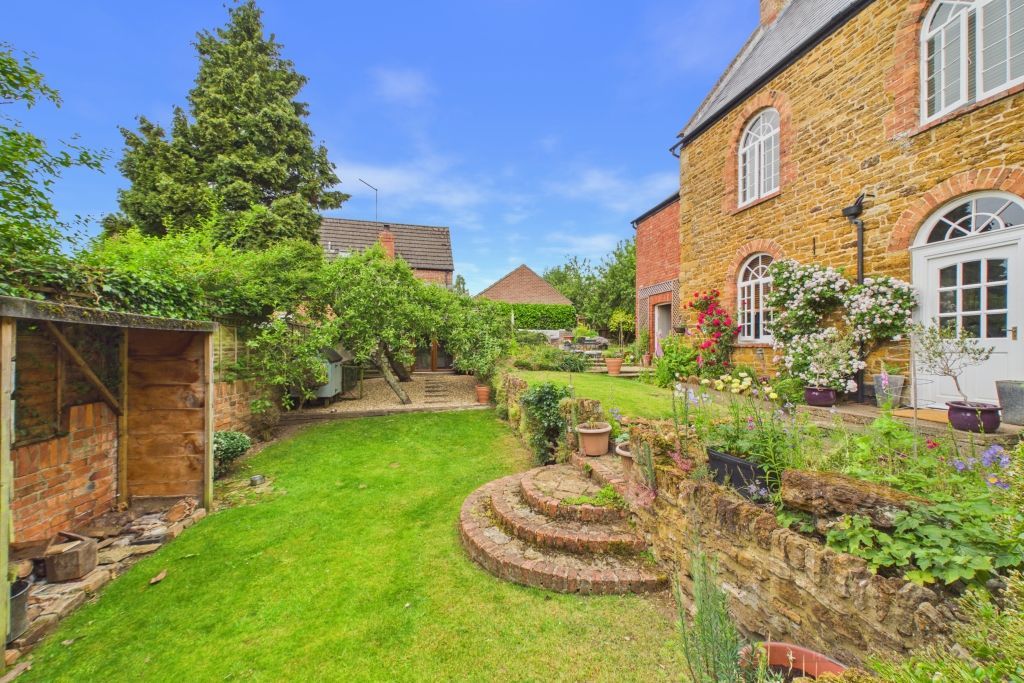 Property photo 2 of 28