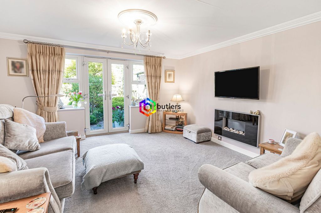 Property photo 2 of 42 Lounge