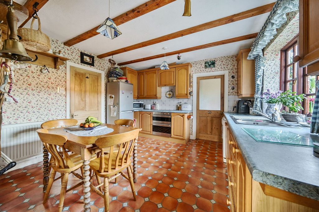 Property photo 3 of 17 Kitchen