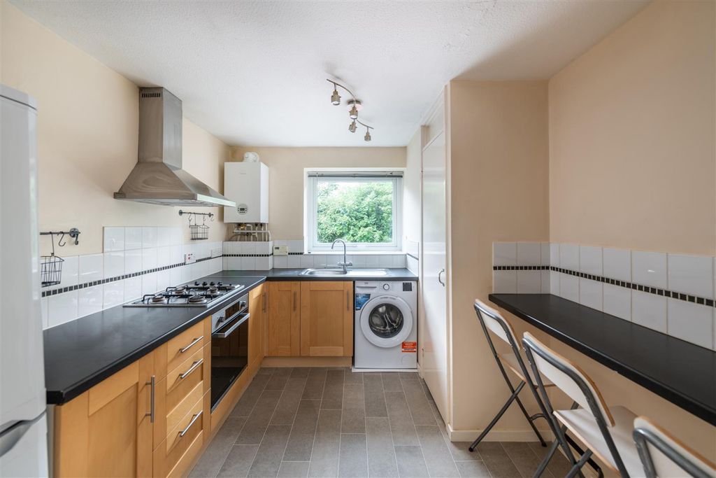 Property photo 3 of 8 4 Sunningdale Internals-5.Jpg