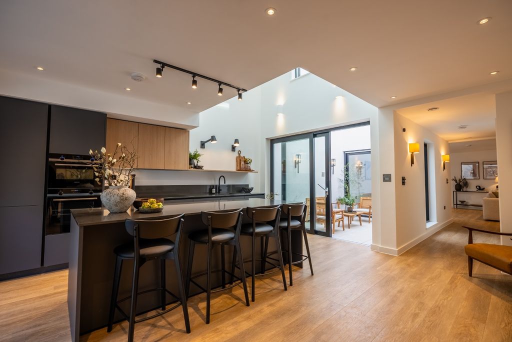 Property photo 2 of 31 4005745