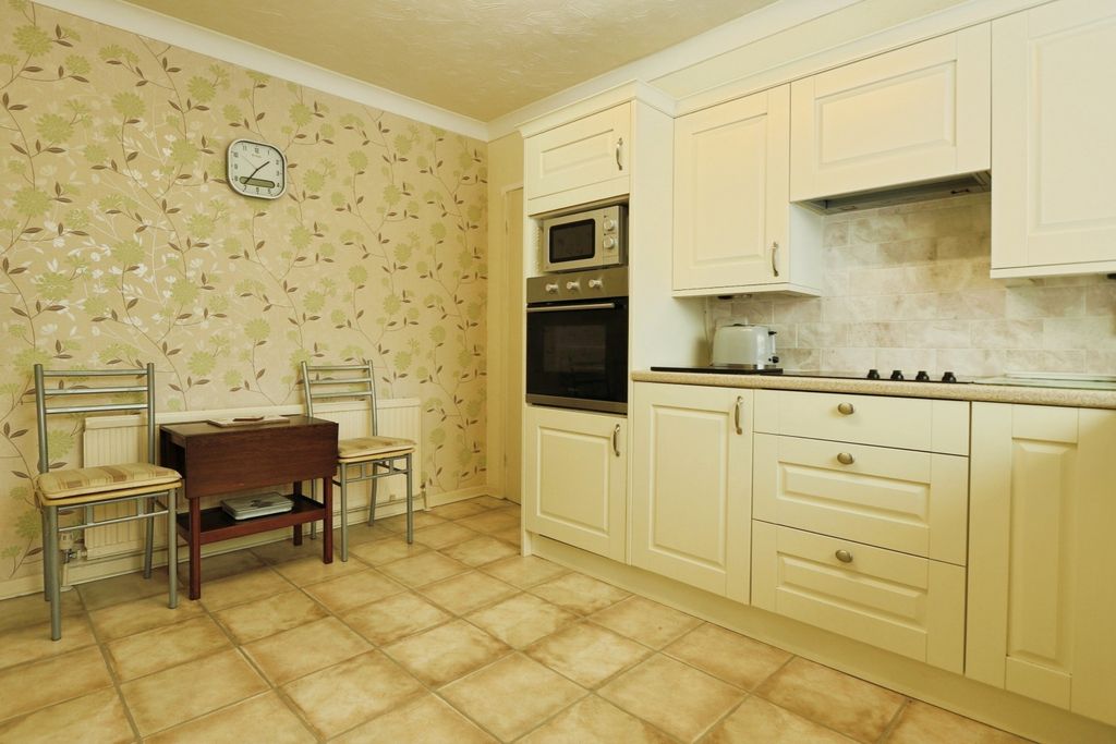 Property photo 2 of 13 4235715