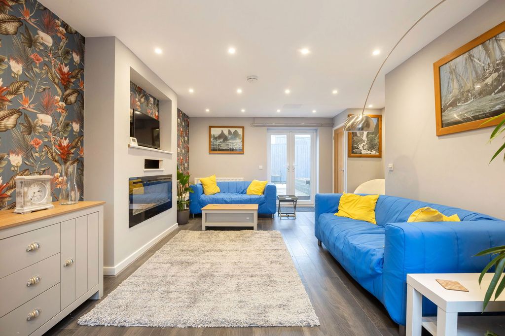 Property photo 2 of 21