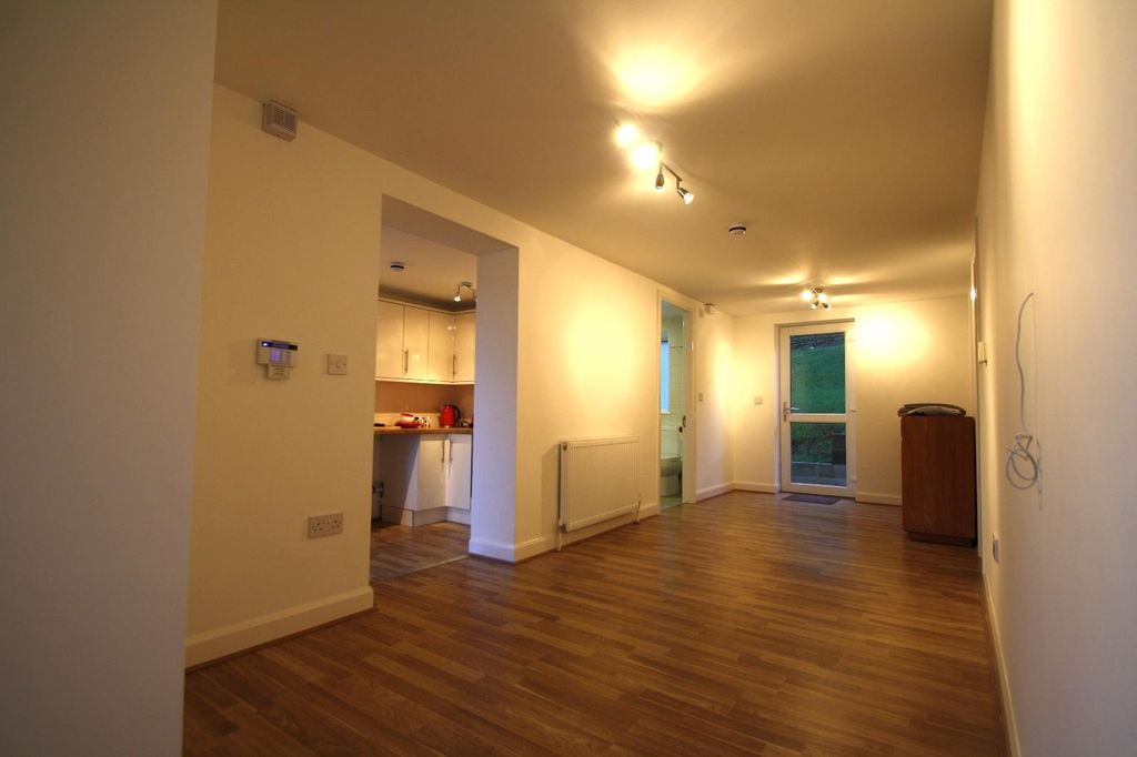 Property photo 3 of 9 0 General