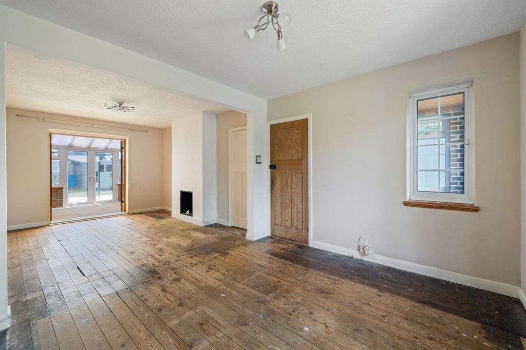 Property photo 2 of 19 Living/Dining Room