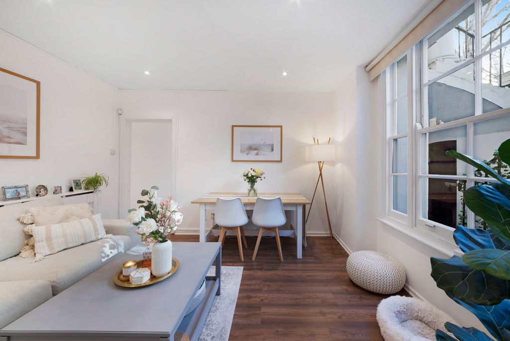 Property photo 2 of 16 Picture No. 21