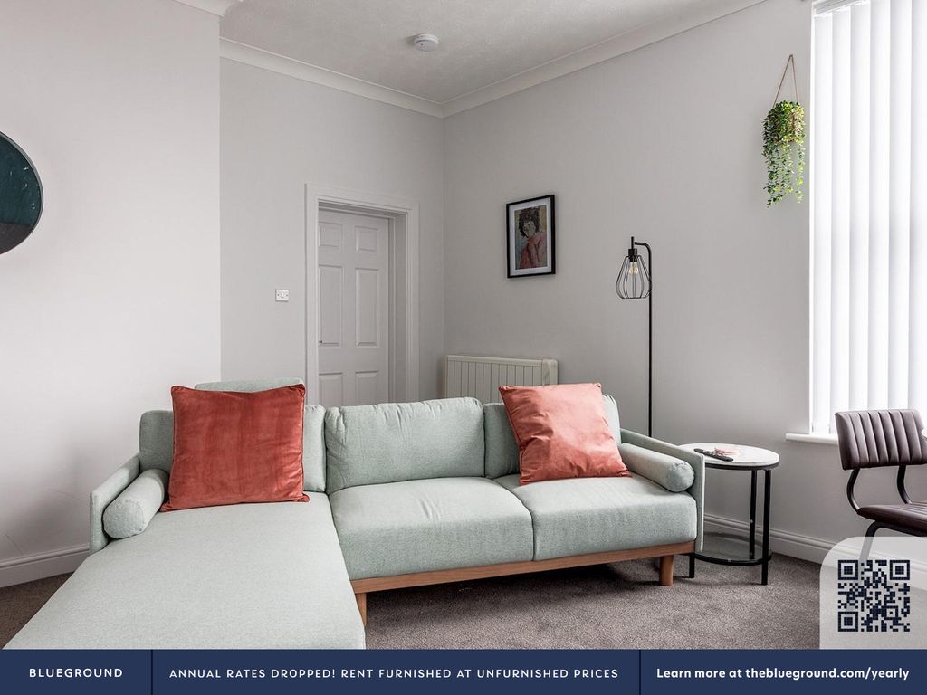 Property photo 3 of 27 Living Room