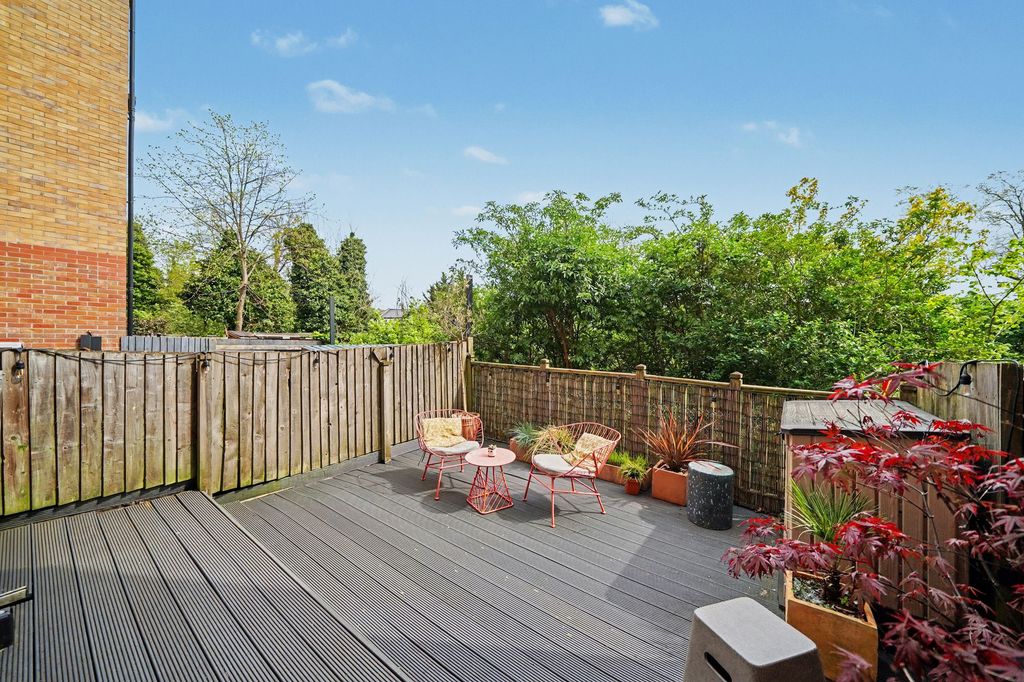 Property photo 2 of 27