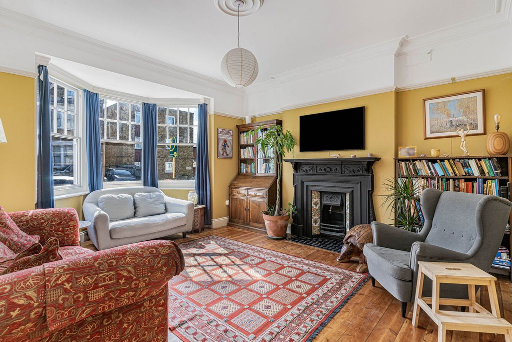 Property photo 2 of 35