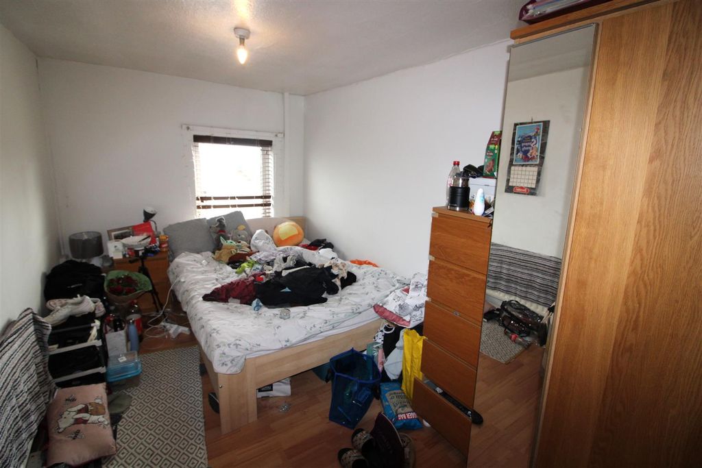 Property photo 3 of 7 Bedroom 1