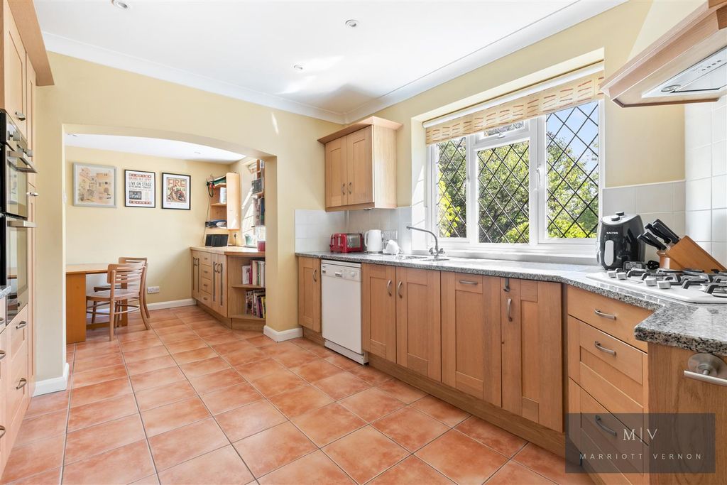 Property photo 2 of 25 Stanhope Road 29 MV-15.Jpg