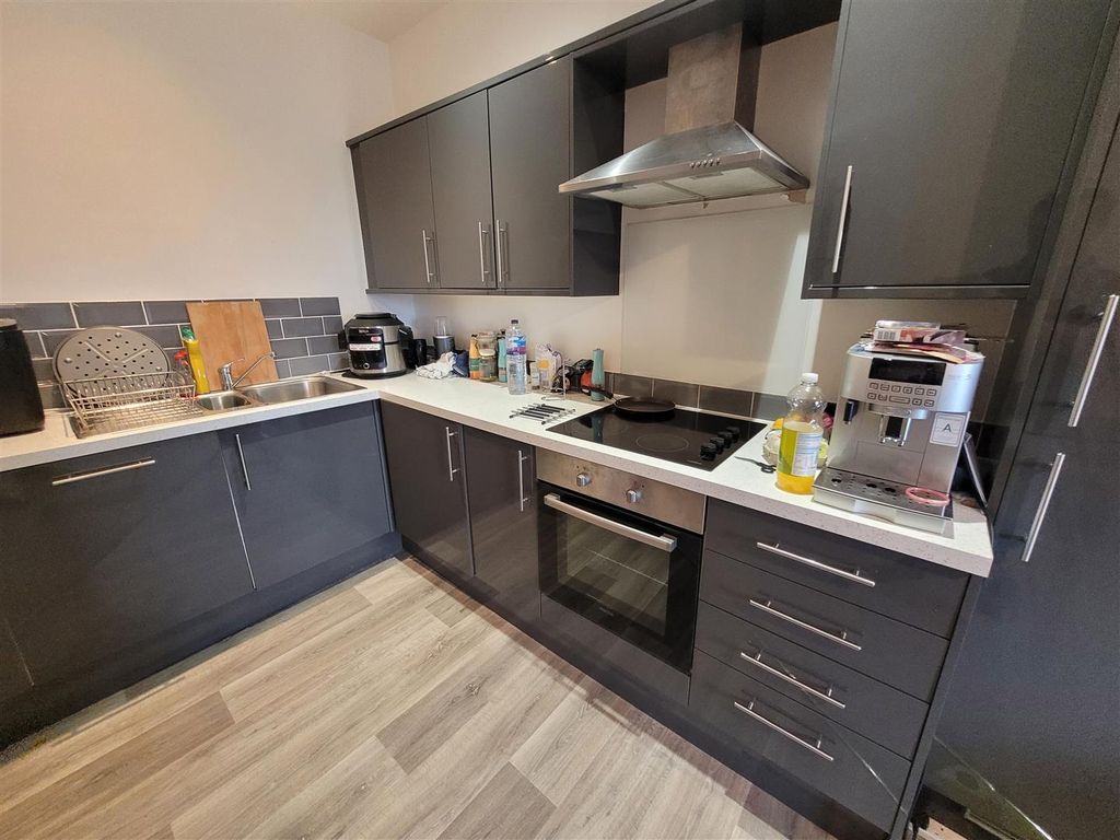 Property photo 2 of 9 Kitchen