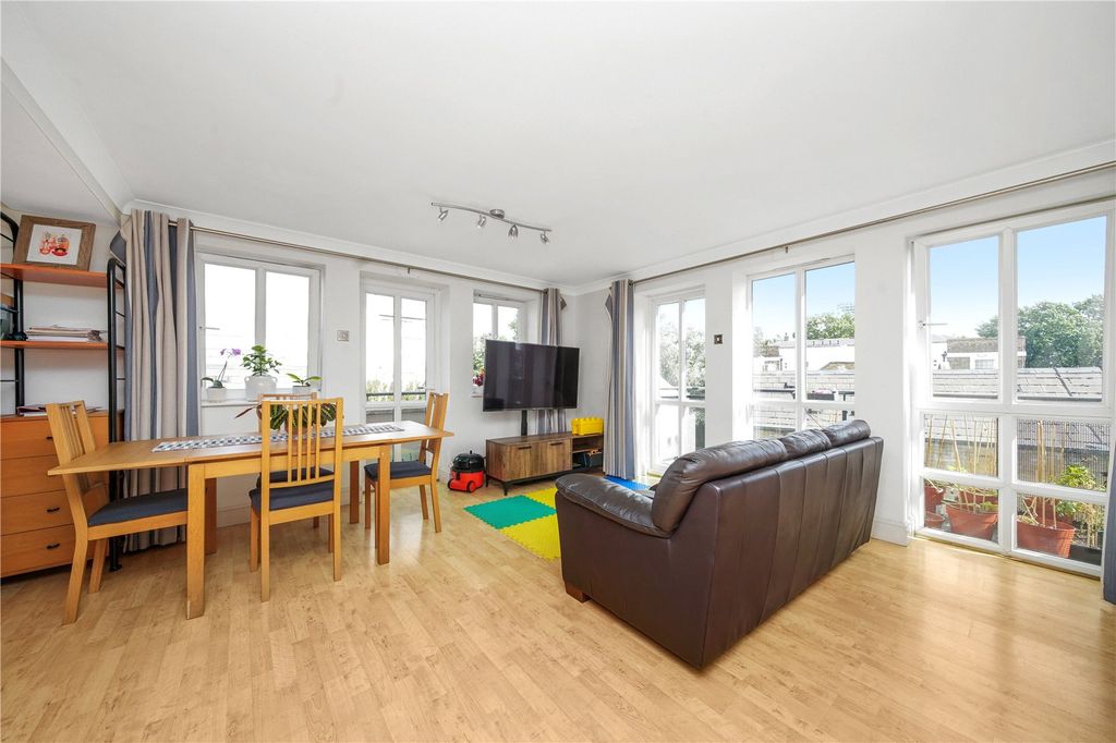 Property photo 2 of 19 Picture No. 16