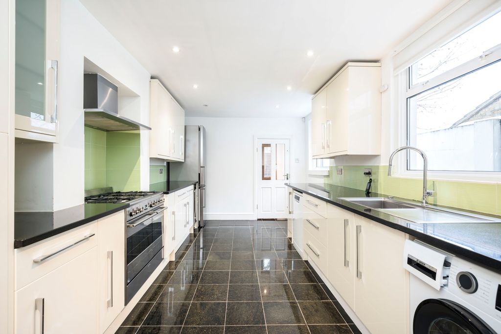 Property photo 3 of 8 Picture No. 27